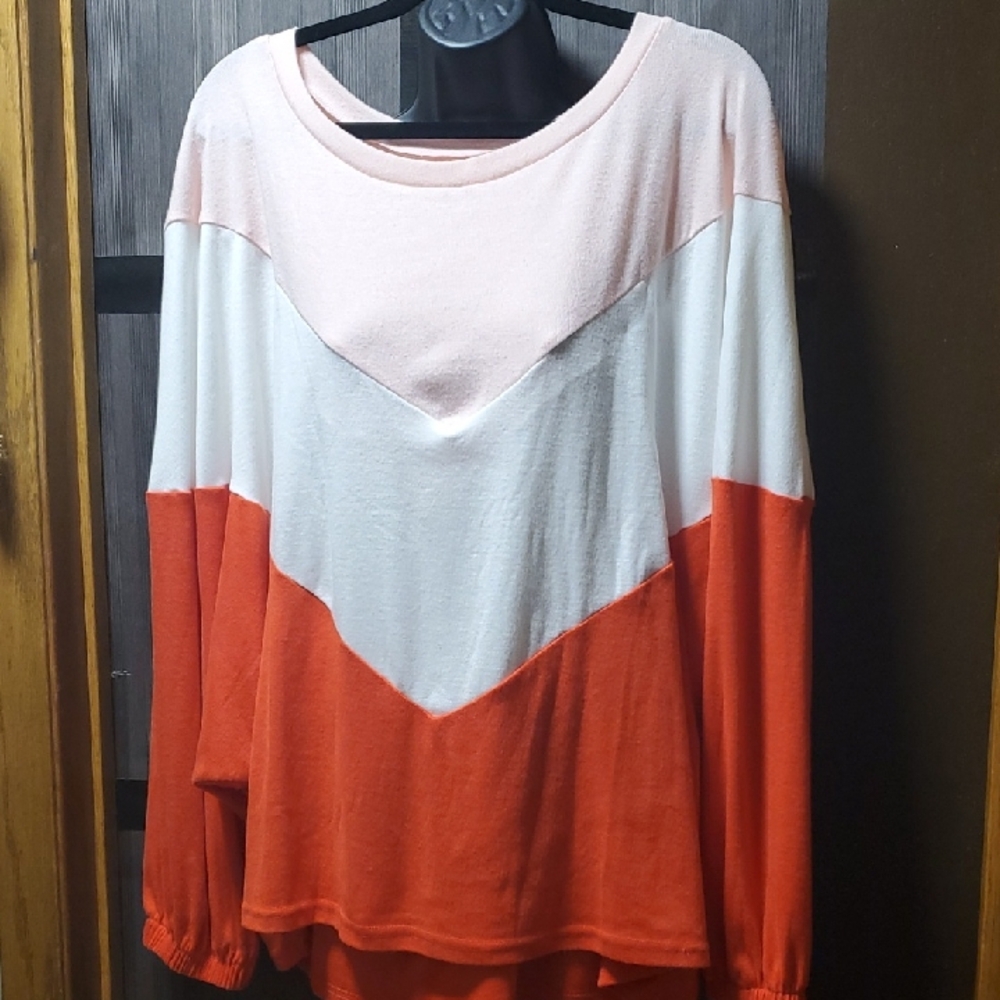 Colorblock V-Neck Pullover Top in Peach, White & Orange